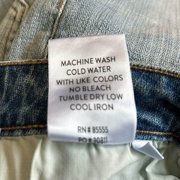 NWT COSMIC BLUE LOVE Size 28 Petite Capri light wash - Picture 8 of 8